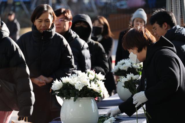 Citizens visit the joint memorial altar set up in front of Seoul City Hall Dec 31 2024 AJP Han Jun-gu