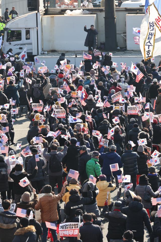 Protesters chant slogans supporting the President at a rally near the Presidential residence in Hannam-dong Seoul on Jan 2 2025 AJP Han Jun-gu