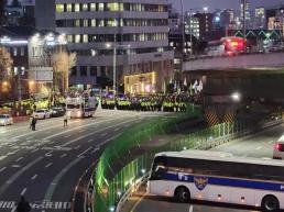 민주당 尹수호 경호처 수뇌부가 문제...직원들 공무집행방해 잘 알아