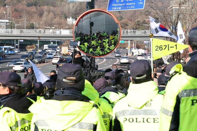 Police officers control protesters at a rally near the Presidential residence in Hannam-dong Seoul on Jan 2 2025 AJP Han Jun-gu