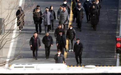 공수처 경호처·군 200여명이 겹겹이 벽 쌓아…안전 우려 집행 중지