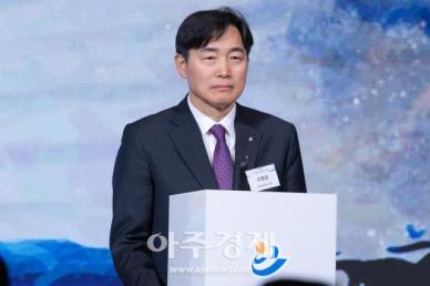 [포토] 신년 비전 세레머니하는 이병래 손해보험협회장 (2025 범금융 신년인사회)