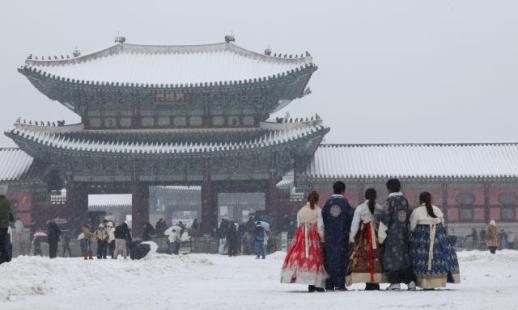 雪中首尔景福宫