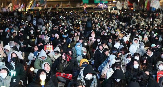 4일 오후 대통령 관저가 있는 서울 용산구 한남동 한남대로에서 민주노총 등이 윤석열 대통령 체포를 촉구하는 집회를 열고 있다 사진연합뉴스