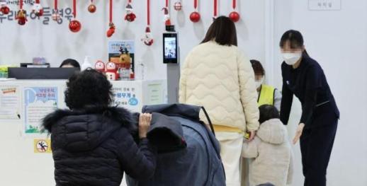 [아주돋보기] "치료제도 없어"…노로바이러스 환자, 절반 이상이 영유아