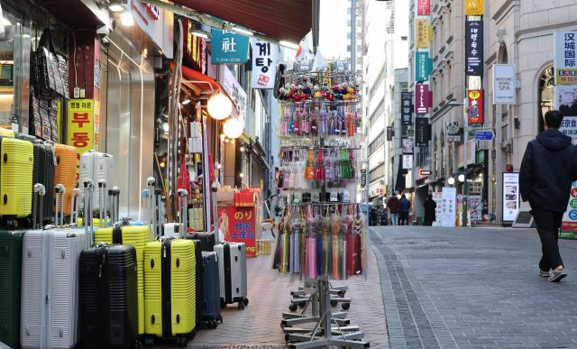 지난달 23일 서울 명동 한산한 거리 풍경 사진연합뉴스
