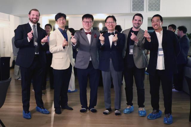 Startup representatives from South Korea and the United States pose for a photo at the Silicon Valley Leaders Networking Event in Las Vegas on the 7th AJP Park Sae-jin