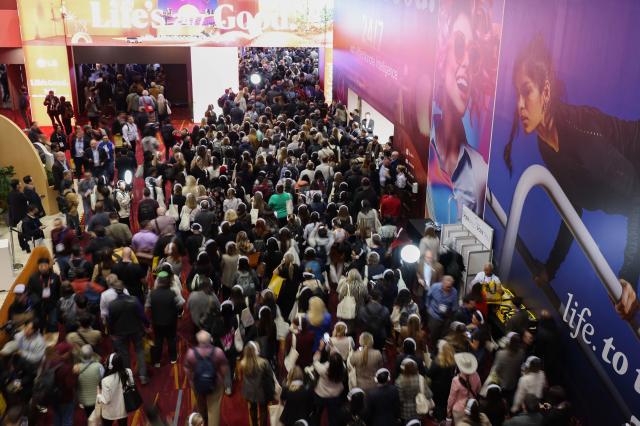 Crowds of visitors fill the halls at CES 2025 Las Vegas Convention Center Yonhap
