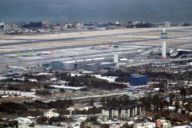 눈 내린 제주국제공항 사진연합뉴스