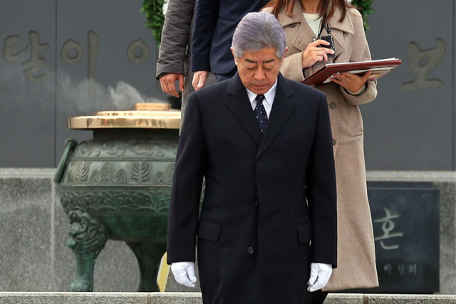 Japanese Foreign Minister Hayashi Toshimitsu is seen moving after visiting the National Cemetery in Seoul to pay his respects on Thursday Yonhap