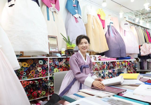 HanbokKorean traditional clothes shop at Gwangjang Market AJP Han Jun-gu