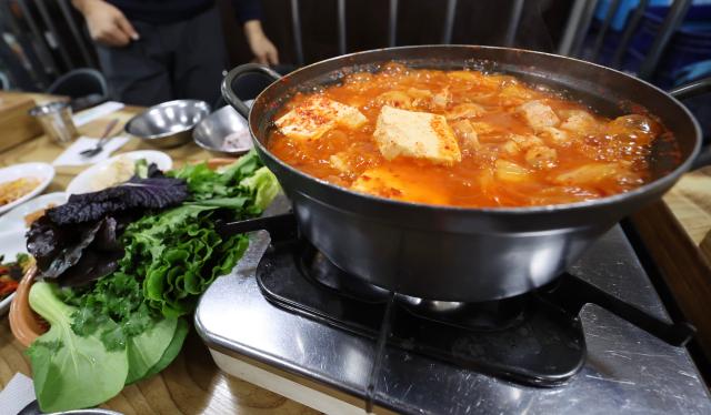 Kimchi stew at Bangsan Market AJP Han Jun-gu