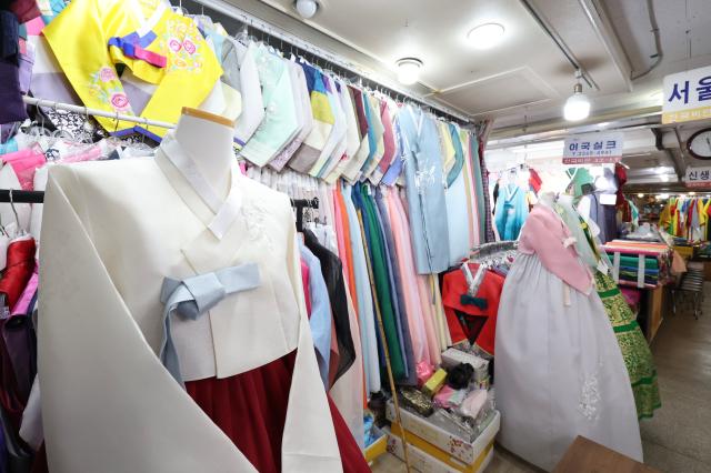 HanbokKorean traditional clothes shop at Gwangjang Market AJP Han Jun-gu