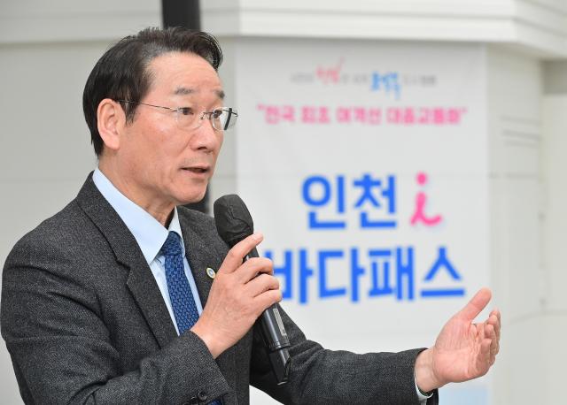 유정복 인천광역시장 14일 인천교통공사 열린 2025년 인천광역시 주요정책분야별 시정공유회에서 시민들의 잘문에 답하고 있다 사진인천시