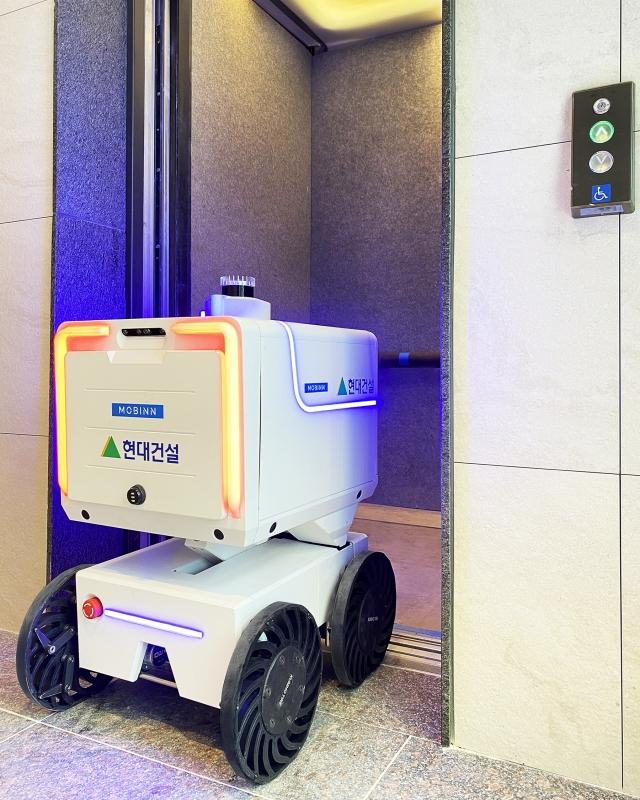 Hyundai E&C to introduce Koreas first autonomous delivery robots for apartments