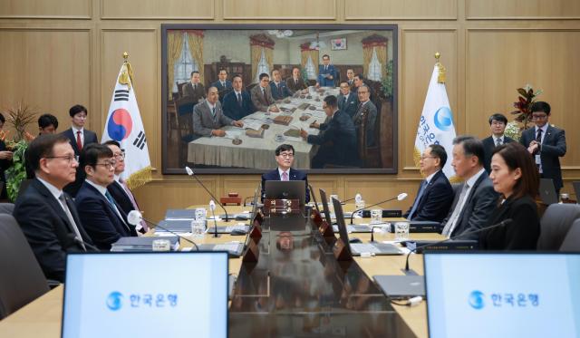 이창용 한국은행 총재가 16일 오전 서울 중구 한국은행에서 금융통화위원회를 주재하고 있다 사진한국은행