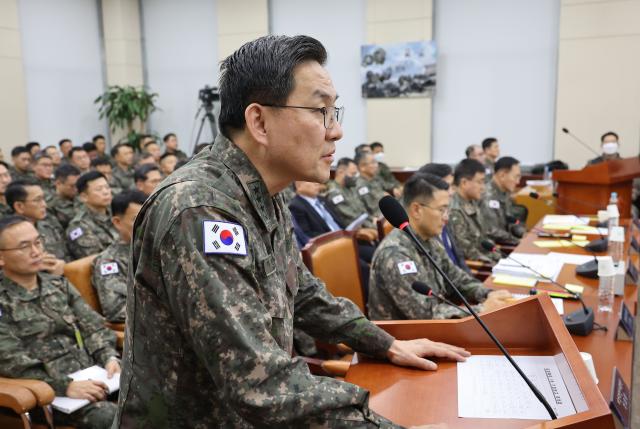 이진우 육군수도방위사령관이 14일 오후 서울 여의도 국회에서 열린 윤석열 정부의 비상계엄 선포를 통한 내란 혐의 진상규명 국정조사 특별위원회의에서 의원 질의에 답하고 있다 사진연합뉴스