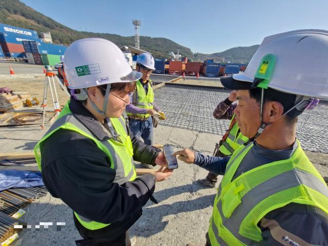 부산항 건설 현장 모습 연합뉴스