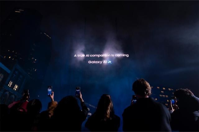 Samsungs Galaxy Unpacked 2025 hologram display in Shoreditch London Courtesy of Samsung Electronics