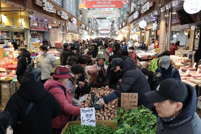 PHOTOS: Kyungdong Market in eastern Seoul offers authentic slice of local life