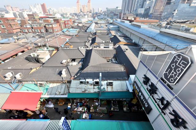 Kyungdong Market and hanok houses AJP Han Jun-gu