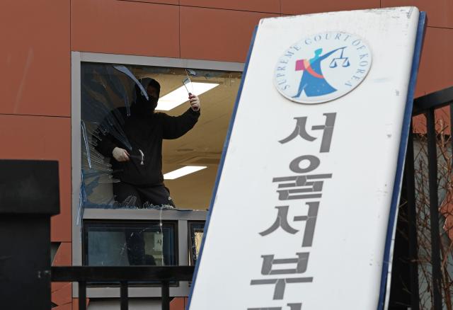 Repair work is underway at the Seoul Western District Court after protesters shattered windows on January 19 2025 Yonhap