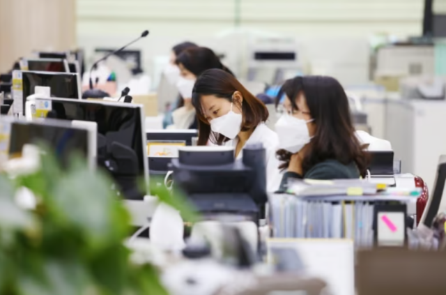 Bankers at work in KB Kookmin branch Yeouido Seoul Courtesy of KB Kookmin Bank