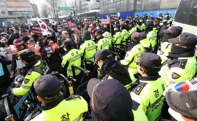 On the day of President Yoons third impeachment trial his supporters shout slogans in front of the police near the Constitutional Court in Jongno-gu Seoul Yonhap