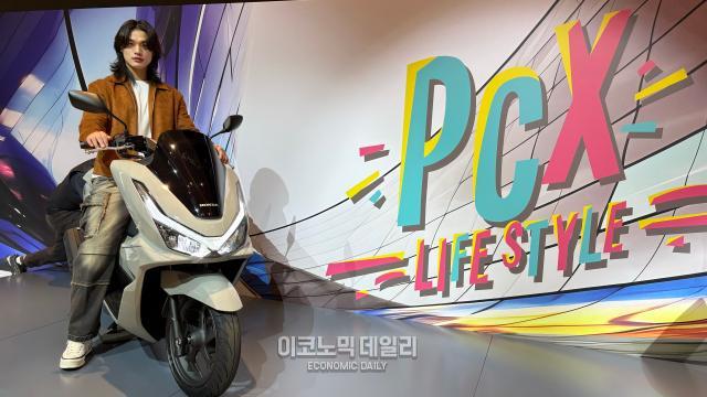 22일 경기 성남시 카페 더고에서 혼다모터사이클이 혼다 PCX를 공개했다 사진박연수 기자