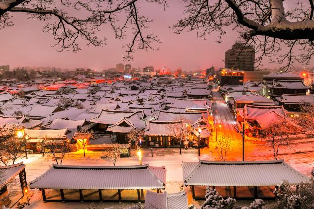 겨울 새벽에 본 전주 한옥마을 풍경