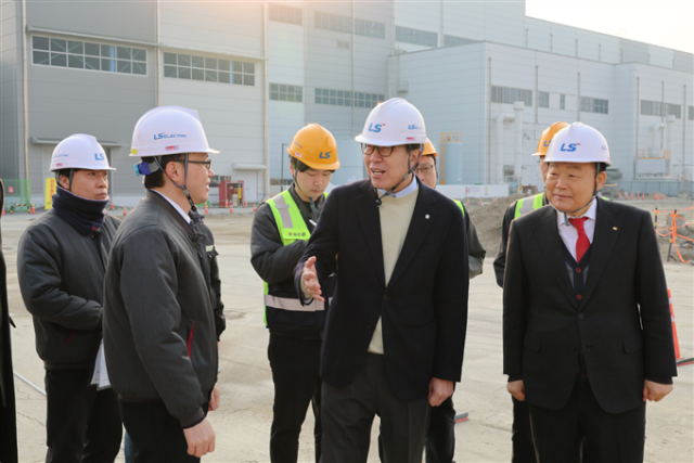 박형준 부산시장이 기업 규제 해소와 지역 경제 활력 제고를 위해 직접 산업 현장을 찾았다 사진부산시