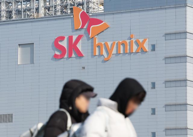 SK hynix poised for another record-breaking year on AI chip boom