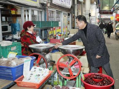 정장선 평택시장, 설 명절 맞아 전통시장 상인 격려