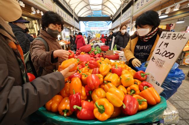  A vegetable and fruit market section at Kyungdong Market AJP Han Jun-gu