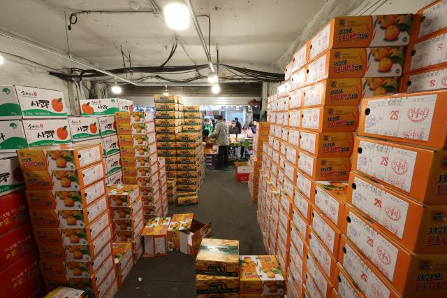 A vegetable and fruit market section at Kyungdong Market AJP Han Jun-gu