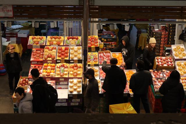 A vegetable and fruit market section at Kyungdong Market AJP Han Jun-gu