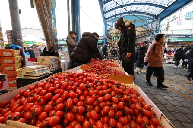 A vegetable and fruit market section at Kyungdong Market AJP Han Jun-gu