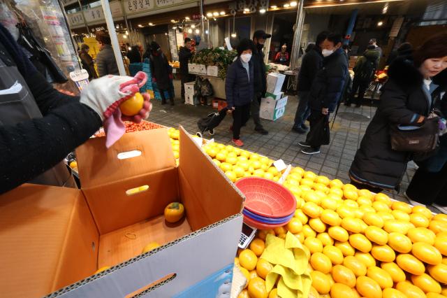 A vegetable and fruit market section at Kyungdong Market AJP Han Jun-gu