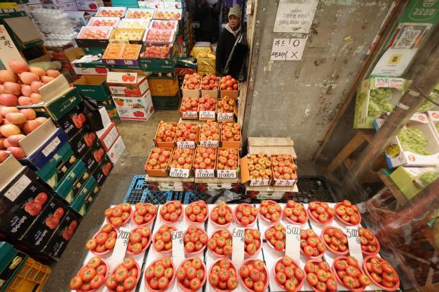 A vegetable and fruit market section at Kyungdong Market AJP Han Jun-gu