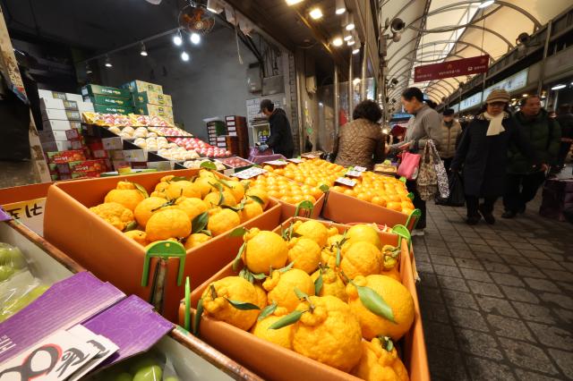 A vegetable and fruit market section at Kyungdong Market AJP Han Jun-gu