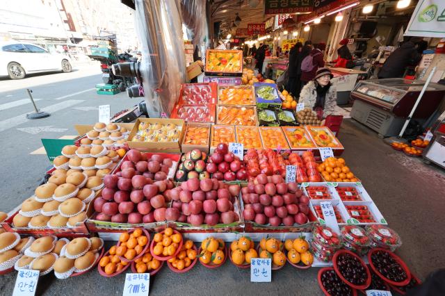 A vegetable and fruit market section at Kyungdong Market AJP Han Jun-gu