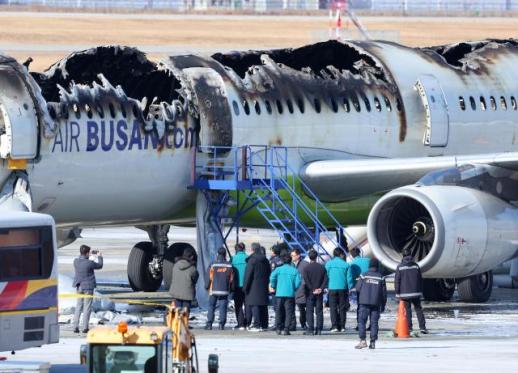 金海机场釜山航空飞机失火 疑储物架内电子设备引发