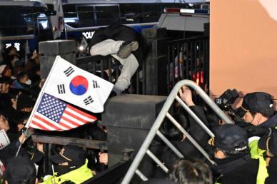 [광화문뷰] 극단과의 이별