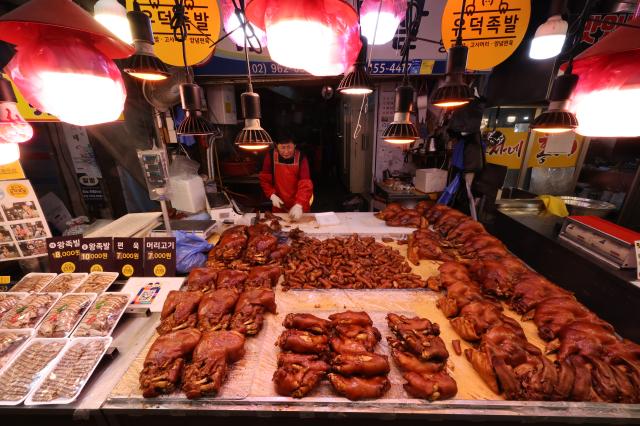 Jokbal braised pigs trotters shop at Kyungdong Market AJP Han Jun-gu 