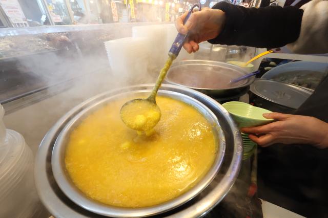 Traditional pumpkin porridge at Kyungdong Market AJP Han Jun-gu