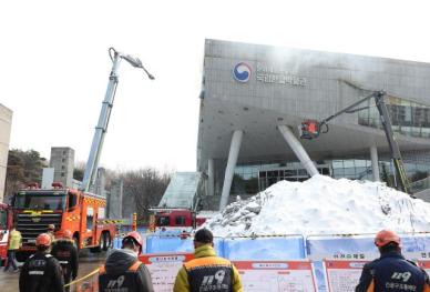 국립한글박물관 화재…4시간 만에 불길 잡아