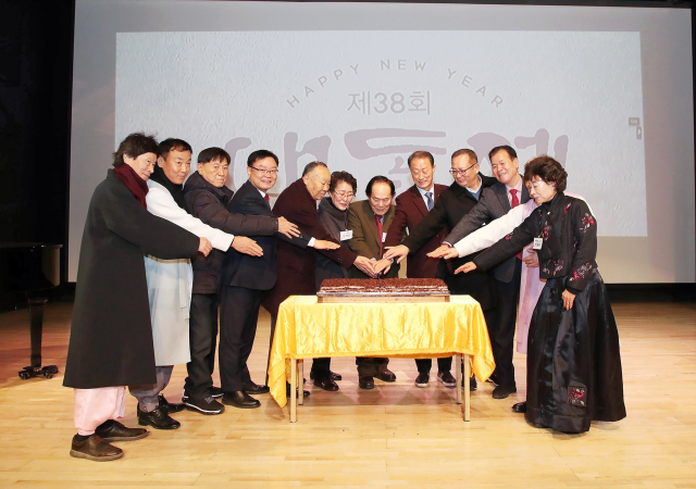 창원특례시는 지역 문화예술인들의 축제인 ‘대동제’가 마산문화예술센터 시민극장에서 31일 개막했다고 밝혔다사진창원시