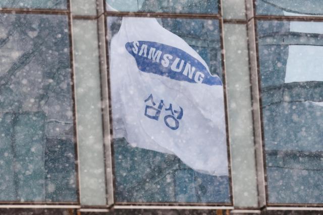 Foreign ownership of Samsung Electronics falls below 50 percent