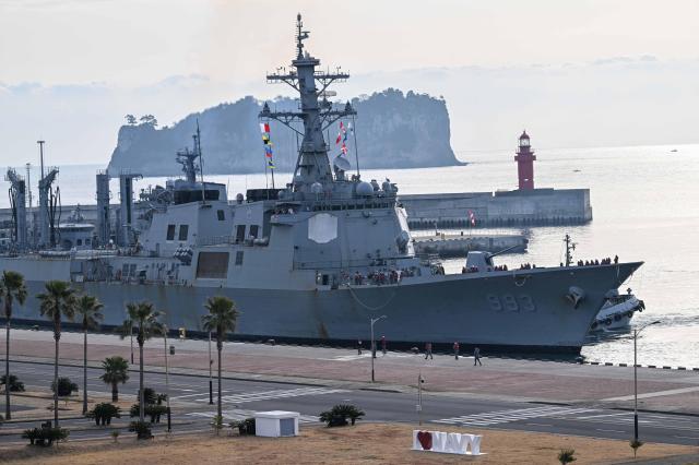 Koreas two leading shipbuilders to compete for $5.4 billion destroyer program