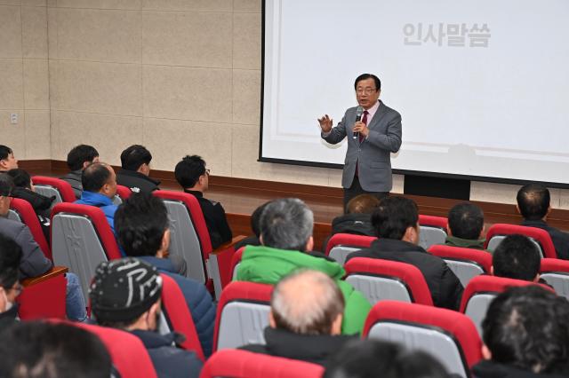 이현재 하남시장이 3일 하남유니온타워에서 열린 환경공무관과의 대화 행사에 참석해 인사말을 하고 있다 사진하남시